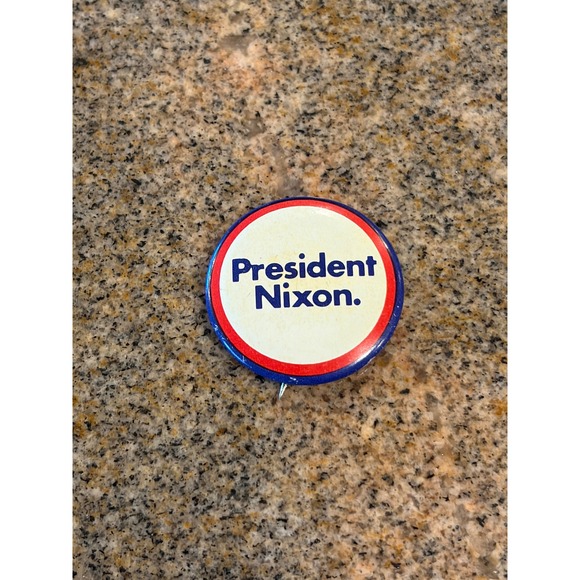 The Unbranded Brand Other - Vintage 1972 Nixon "President Nixon" Campaign Pin Political Memorabilia Re-Elect